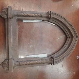 Cornice in stile gotico legno