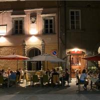 Ristorante con tutto l occorrente