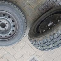 Gomme chiodate con cerchi