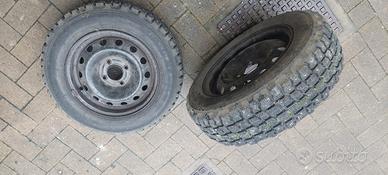 Gomme chiodate con cerchi