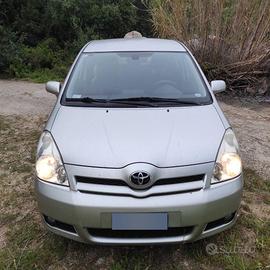 Toyota Corolla Verso 1.6 benzina – 2004 – 204.000