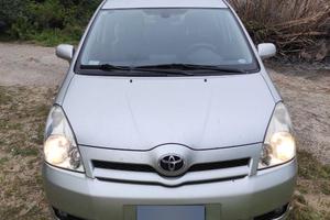 Toyota Corolla Verso 1.6 benzina – 2004 – 204.000