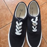 Scarpe da ginnastica due paia disponibili