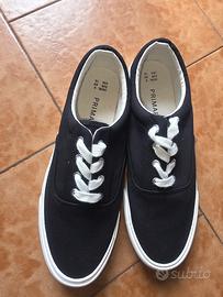 Scarpe da ginnastica due paia disponibili