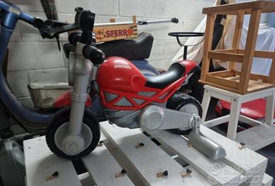 Moto giocattolo