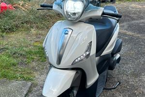 Beverly 350 Sport Touring