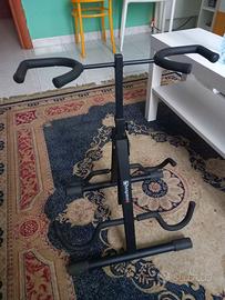 Reggi chitarre doppio da pavimento marca Bespeco.