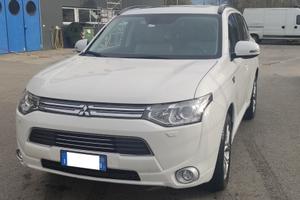 Mitsubishi Outlander 4x4 PHEV 2014