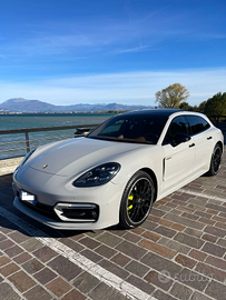 Porsche Panamera Sport Turismo 4 e-hybrid