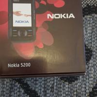 ○SOLO confezione Nokia 5200. NON CELLULARE○