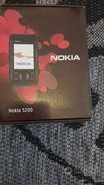 ○SOLO confezione Nokia 5200. NON CELLULARE○