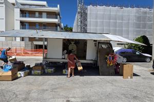 Furgone con sponde idrauliche