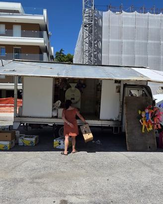 Furgone con sponde idrauliche