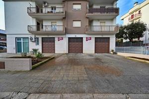 Negozio a Putignano, viale Federico II, 2 locali