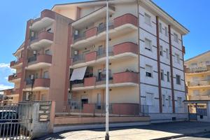 Assemini trivano con cantina e posto auto coperto