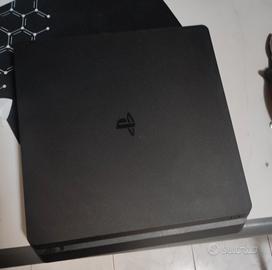 PlayStation 4 con joystick e 7 giochi