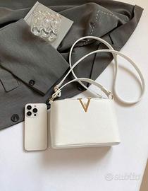 Borsa bianca con tracolla e dettaglio in oro