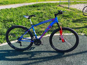bici blu e rossa 29 pollici