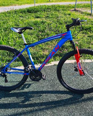 bici blu e rossa 29 pollici