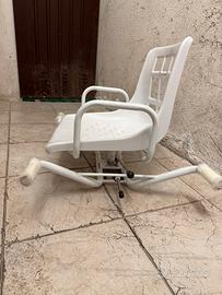 Sedia girevole per vasca da bagno disabili
