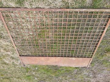 Grosso cancello da sistemare e riverniciare