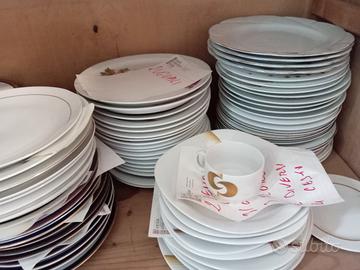 set di piatti nuovi  di campionario