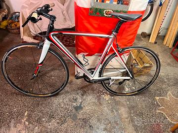 Bicicletta da Corsa GT Full Carbon Monocoque