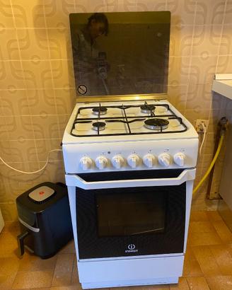Cucina a gas Indesit- fornelli OKforno da riparare
