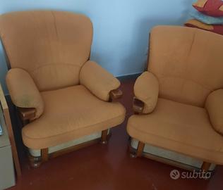 Due poltrone color senape