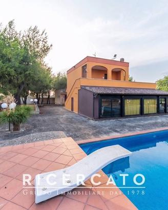Villa di 600 m² con più di 5 locali a Galatina
