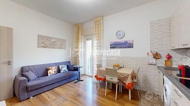 BILOCALE RISTRUTTURATO E ARREDATO CON BALCONE IN C