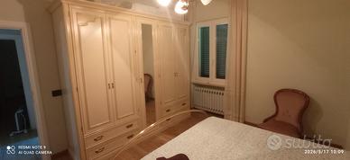 Camera da letto matrimoniale in legno 