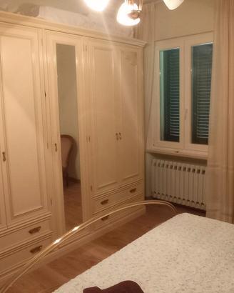 Camera da letto matrimoniale in legno 