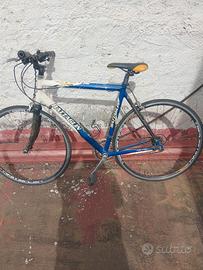 bicicletta da corsa in alluminio 