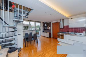 Loft con camera da letto, con cabina armadio e let