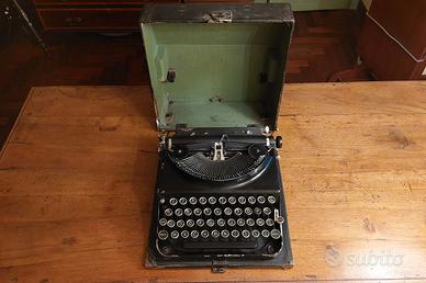 Macchina da scrivere d'epoca Remington