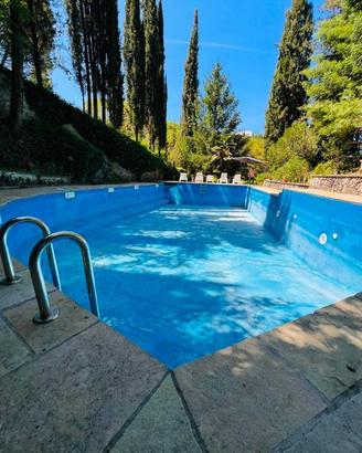 Villa di 420 m² con più di 5 locali e box auto a C