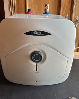 Scalda acqua elettrico Ariston Storm 30l
