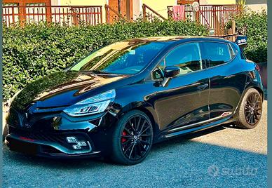 CLIO 4 RS TROPHY