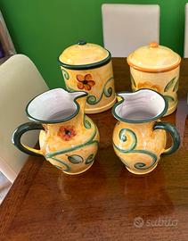 DUE BARATTOLI PIU 2 BROCCHE IN CERAMICA PREGIATA