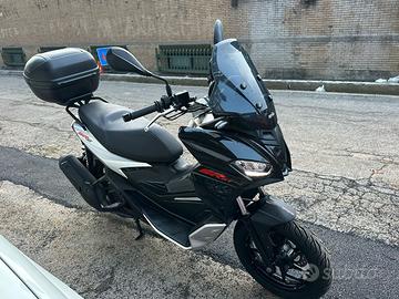 APRILIA ( SR GT 200)
