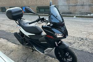 APRILIA ( SR GT 200)