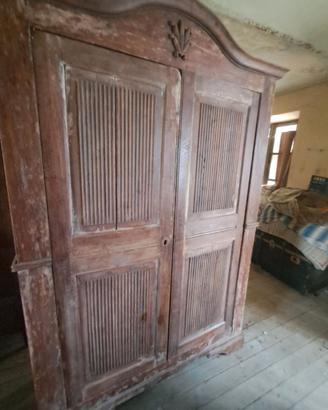 Mobili antichi in legno