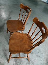 Due sedie in legno Windsor