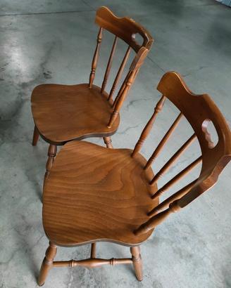 Due sedie in legno Windsor