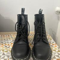 Dottor Martens, misura 38, nere