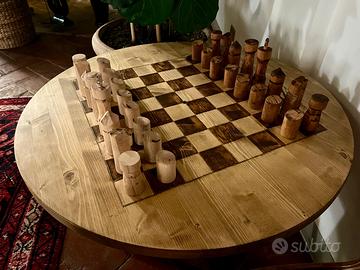 Tavolo da scacchi e caffè