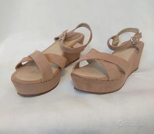 Sandali zeppe beige in pelle scamosciata n. 41