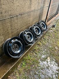 Cerchi in ferro da 15 con gomme