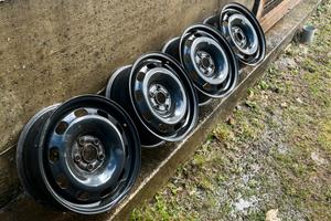 Cerchi in ferro da 15 con gomme